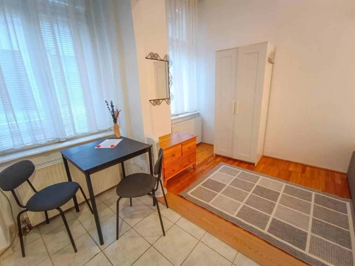 R172 Elitehost Raday Studio Apartment Budapeste Exterior foto
