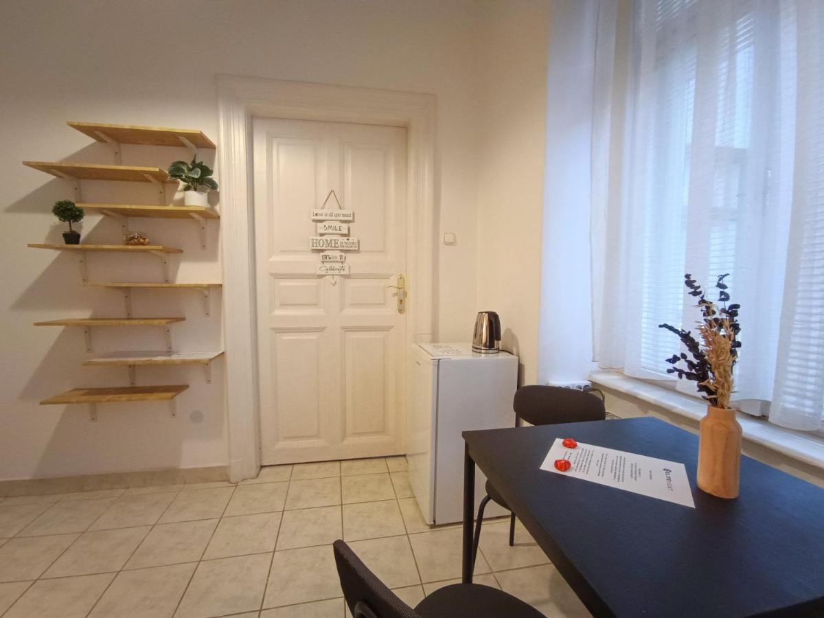 R172 Elitehost Raday Studio Apartment Budapeste Exterior foto