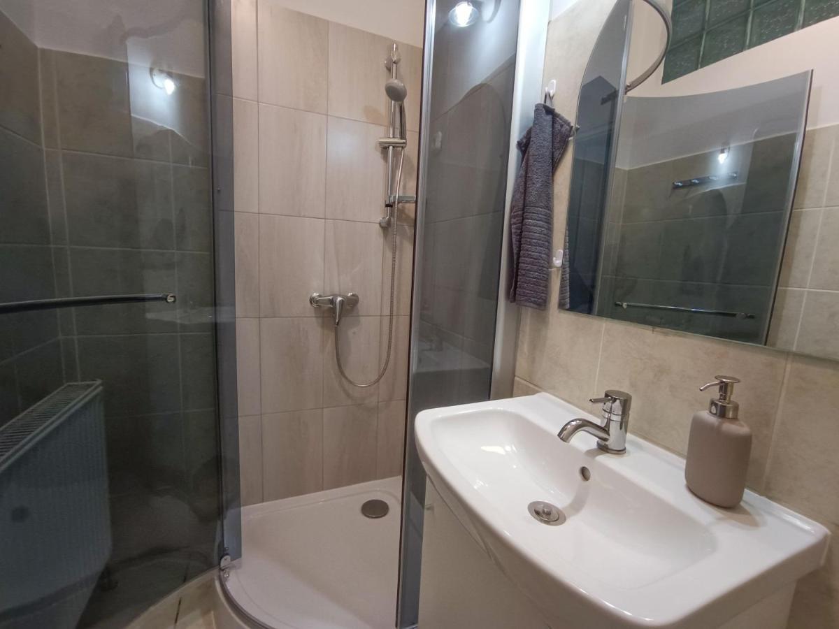 R172 Elitehost Raday Studio Apartment Budapeste Exterior foto
