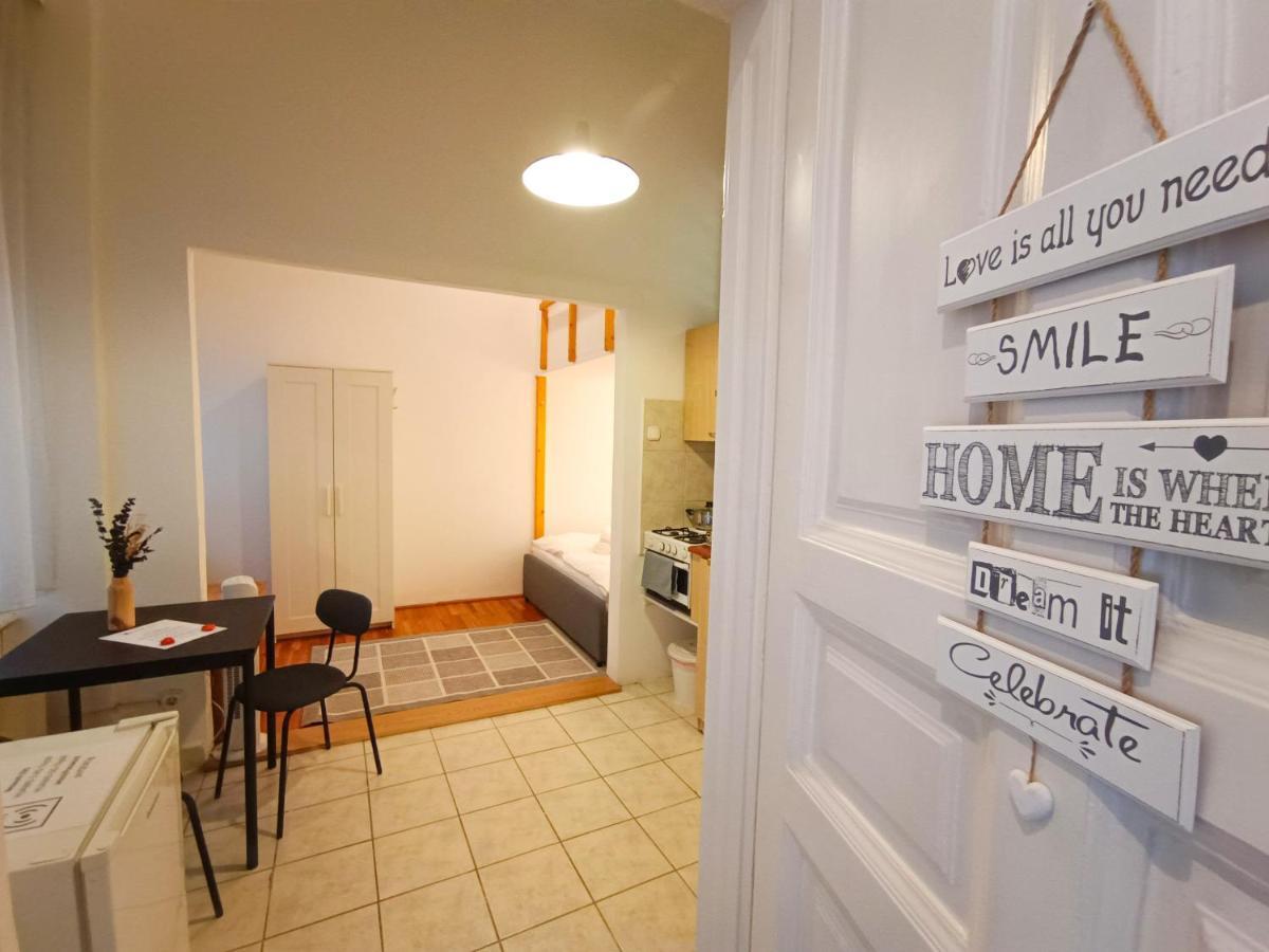 R172 Elitehost Raday Studio Apartment Budapeste Exterior foto