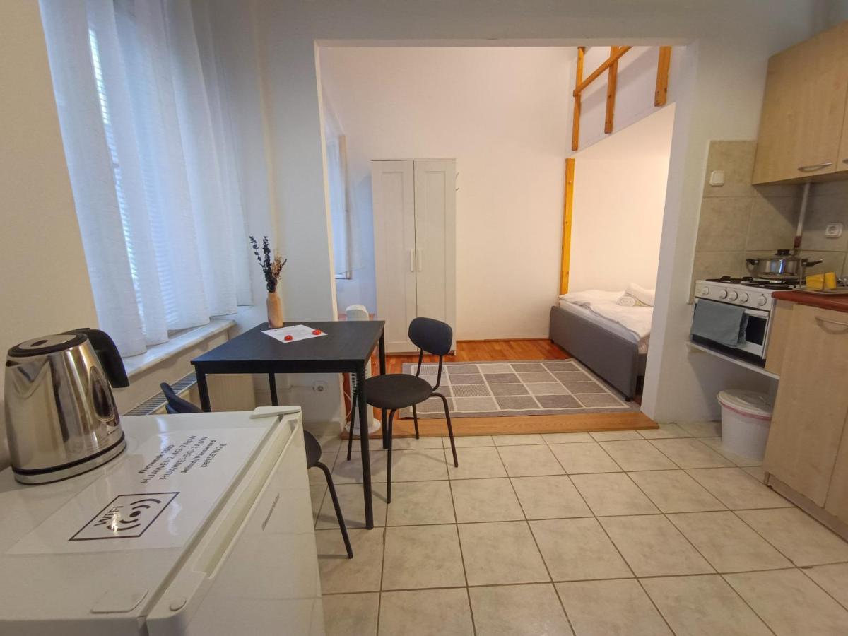 R172 Elitehost Raday Studio Apartment Budapeste Exterior foto